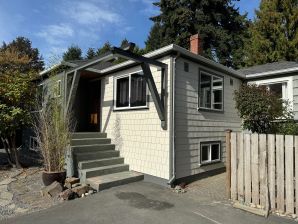 Before & After House Painting in Bellvue, WA (3)